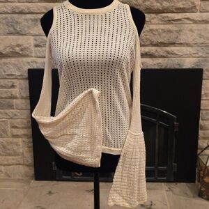 BCBG Designer Cream Eyelet Cold Shoulder Top. Size Extra Small